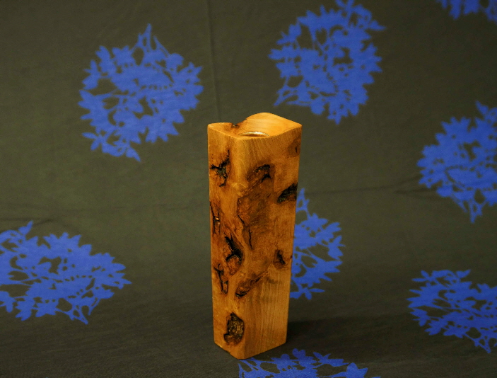 Vase > Unikat 11 < Buche mit Rindeneinschlüssen, geölt, mit Glaseinsatz, Höhe: 20 cm, 50/65 mm, Preis: 55,- €