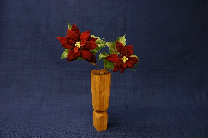 Vase in Kirsche mit gedrechseltem Einschnitt, mit Glaseinsatz, geölt, Höhe 20 cm, 55/58 mm, Preis: 50,- €