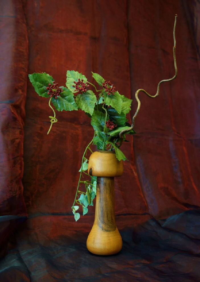 Vase >Pilz< mit Glaseinsatz, Nußbaum geölt, Höhe: 20cm, Preis: 40,- €