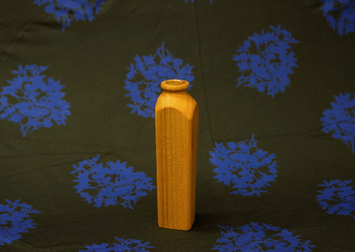 Vase > Unikat 8  Hals exzentrisch < in Kirsche geölt, mit Glaseinsatz, Höhe: 22,5 cm52/52 mm, Preis 50,- €